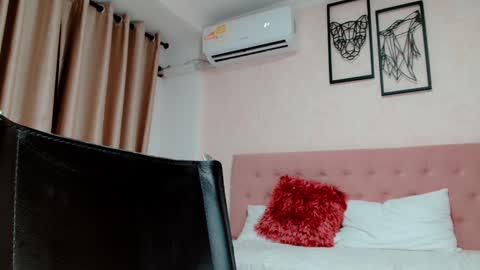 Snapshot of littlemolly_pregnant chatting on January 2025 08:07:02 AM Sarahs Room online show from January 2025 08:07:02 AM