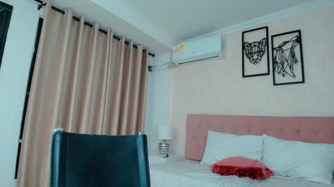 Snapshot of littlemolly_pregnant chatting on January 2025 12:46:01 AM Sarahs Room online show from January 2025 12:46:01 AM