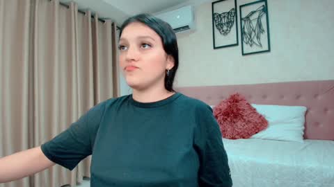 Snapshot of littlemolly_pregnant chatting on January 2025 03:22:02 AM Sarahs Room online show from January 2025 03:22:02 AM