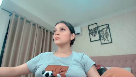 Snapshot of littlemolly_pregnant chatting on February 2025 03:02:02 AM Sarahs Room online show from February 2025 03:02:02 AM