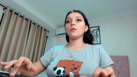 Snapshot of littlemolly_pregnant chatting on February 2025 01:20:01 AM Sarahs Room online show from February 2025 01:20:01 AM