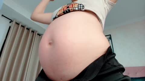 Snapshot of littlemolly_pregnant chatting on March 2025 01:05:01 AM Sarahs Room online show from March 2025 01:05:01 AM