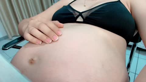 Snapshot of littlemolly_pregnant chatting on March 2025 10:53:01 PM Sarahs Room online show from March 2025 10:53:01 PM