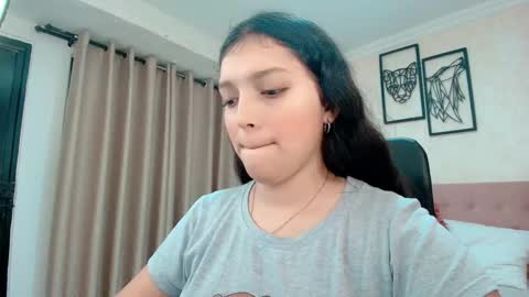 Sarahs Room online show from February 2026 10:43:02 PM