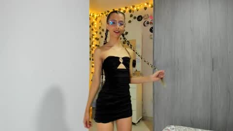 Luna online show from November 2025 11:49:02 PM