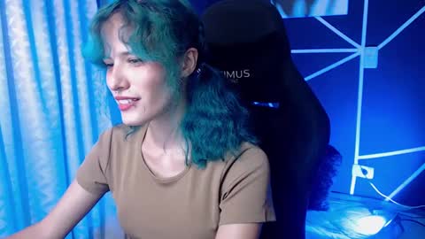 LAUREN online show from September 2025 02:05:01 AM