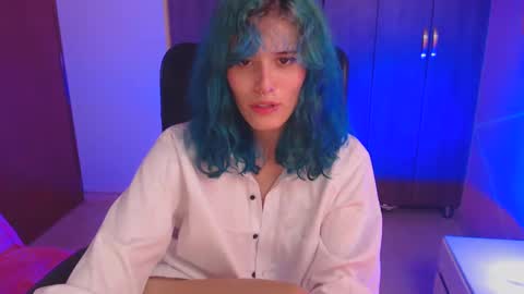 LAUREN online show from October 2025 02:01:02 AM