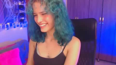 LAUREN online show from October 2025 08:09:02 PM