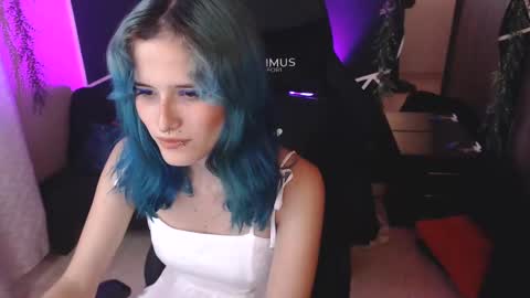 LAUREN online show from October 2025 06:42:02 PM