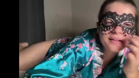 littleredswan online show from July 2026 04:48:01 AM