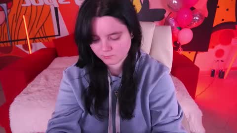 Snapshot of littleshyy chatting on February 2026 02:13:01 PM Masha online show from February 2026 02:13:01 PM