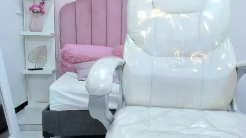 Snapshot of littlesofii chatting on October 2025 12:05:02 AM sofii online show from October 2025 12:05:02 AM