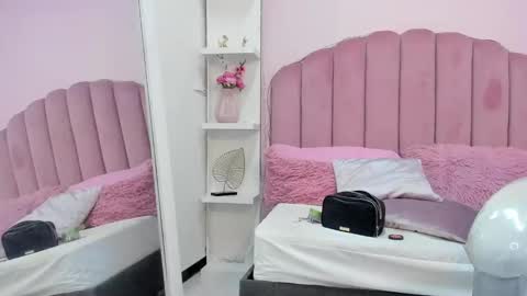 Snapshot of littlesofii chatting on October 2025 10:21:01 PM sofii online show from October 2025 10:21:01 PM