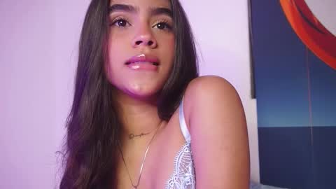 littletammy_ online show from November 2025 02:43:02 PM