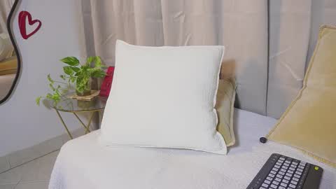 littletammy_ online show from December 2025 07:53:02 PM