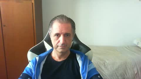 liuk53 online show from May 2026 01:05:02 PM