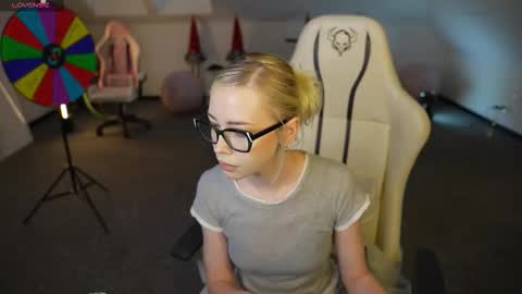 Snapshot of livehub054 chatting on December 2025 11:19:01 AM Sheryl online show from December 2025 11:19:01 AM