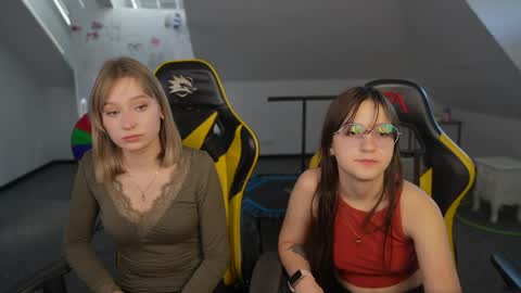 Snapshot of livehub054 chatting on April 2026 02:22:01 PM Sheryl online show from April 2026 02:22:01 PM