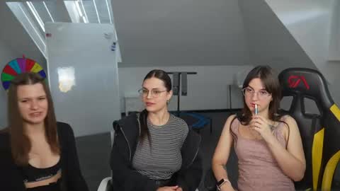 Snapshot of livehub054 chatting on April 2026 10:18:01 AM Sheryl online show from April 2026 10:18:01 AM