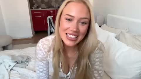 Snapshot of livslifee chatting on June 2026 10:07:01 AM olivia online show from June 2026 10:07:01 AM