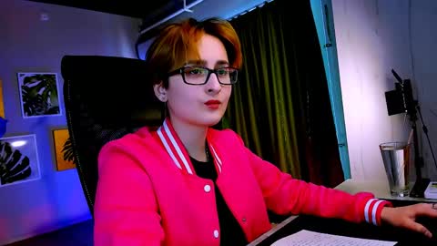 LixeLuna online show from April 2026 07:00:01 AM