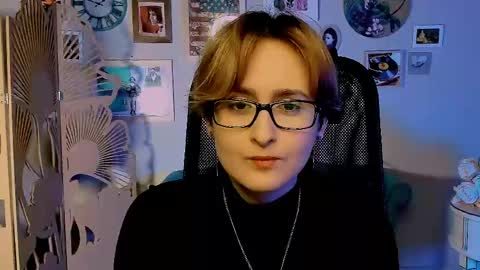 LixeLuna online show from May 2026 07:25:01 AM
