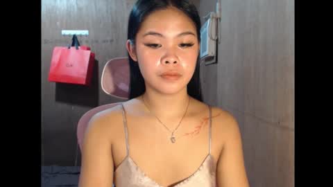Snapshot of liyahlicous_18xx chatting on September 2025 05:27:01 PM LIYAH online show from September 2025 05:27:01 PM