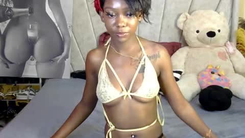 Snapshot of liyahs_lair chatting on February 2025 03:10:02 AM liyah online show from February 2025 03:10:02 AM