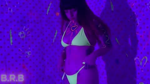    online show from November 2025 02:06:01 AM