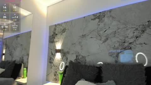 Liz  online show from October 2025 10:33:02 AM