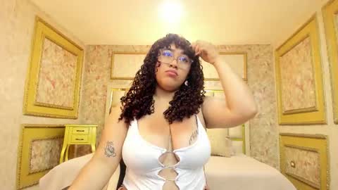 Snapshot of lizaa_rose chatting on September 2025 08:12:02 PM LIZA online show from September 2025 08:12:02 PM