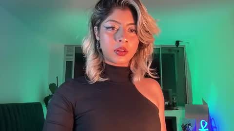 Snapshot of lizambarr chatting on October 2025 01:40:01 AM Lizeth online show from October 2025 01:40:01 AM