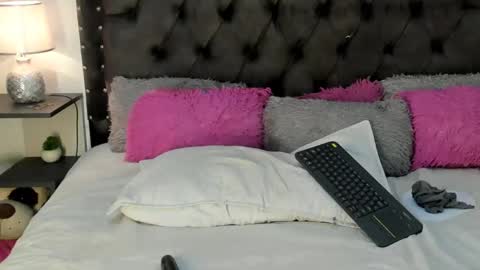 Snapshot of lizathomson_ chatting on February 2025 06:43:01 PM liza online show from February 2025 06:43:01 PM