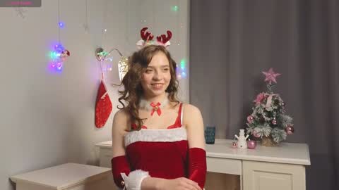 Snapshot of lizbethbiers chatting on December 2024 03:08:01 AM Hello there im Amelia Im new here Lets have fun online show from December 2024 03:08:01 AM