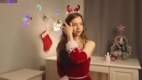 Snapshot of lizbethbiers chatting on December 2024 03:42:01 AM Hello there im Amelia Im new here Lets have fun online show from December 2024 03:42:01 AM