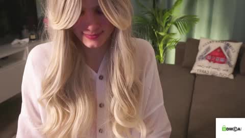 Snapshot of lizbethcoll chatting on January 2025 11:27:02 PM Sunnheart online show from January 2025 11:27:02 PM