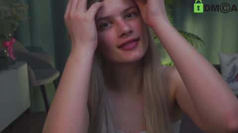 Snapshot of lizbethcoll chatting on February 2025 10:42:02 PM Sunnheart online show from February 2025 10:42:02 PM