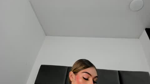 Snapshot of lizz_luna chatting on September 2025 01:45:01 PM lizz_luna online show from September 2025 01:45:01 PM
