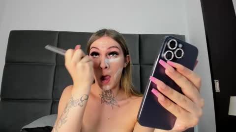 Snapshot of lizz_luna chatting on October 2025 03:21:01 PM lizz_luna online show from October 2025 03:21:01 PM