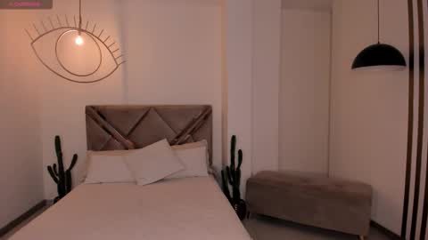 Lizzi  online show from March 2026 03:37:01 PM