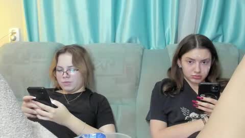 lizzi_muur online show from December 2024 06:53:02 PM