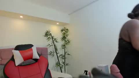 Snapshot of lizzie_williamss chatting on July 2026 03:23:01 AM lizzie_williamss online show from July 2026 03:23:01 AM