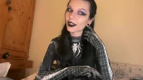 Snapshot of lizzyylovesick chatting on April 2026 07:58:02 PM lizzybunny online show from April 2026 07:58:02 PM