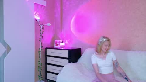llovelymia online show from August 2026 03:23:02 AM