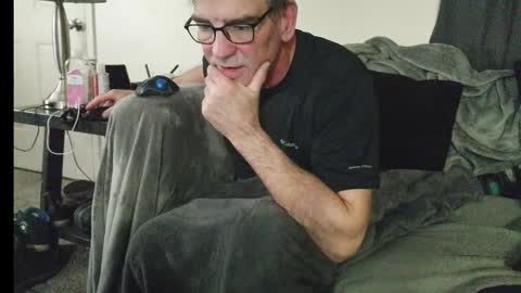 Snapshot of lngdickdaddy chatting on May 2026 07:04:02 AM LongDick Daddy online show from May 2026 07:04:02 AM