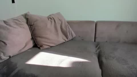 Emi online show from March 2026 05:08:02 AM