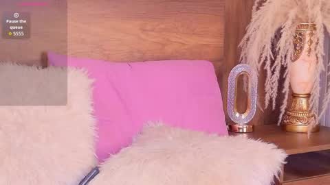  LOANA  online show from May 2026 06:13:02 PM