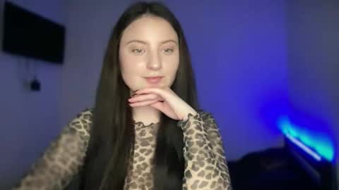 locaalis1 online show from November 2025 04:28:02 PM