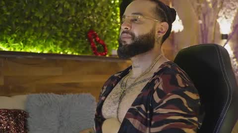 logan_cardenas1 online show from April 2026 01:05:02 AM