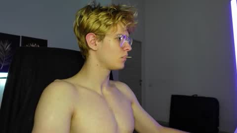 Snapshot of logan_fraser chatting on October 2025 02:29:01 PM LOGAN FRASER online show from October 2025 02:29:01 PM